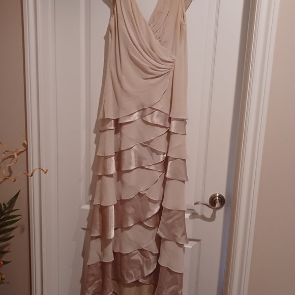 Dress - Picture 1 of 5